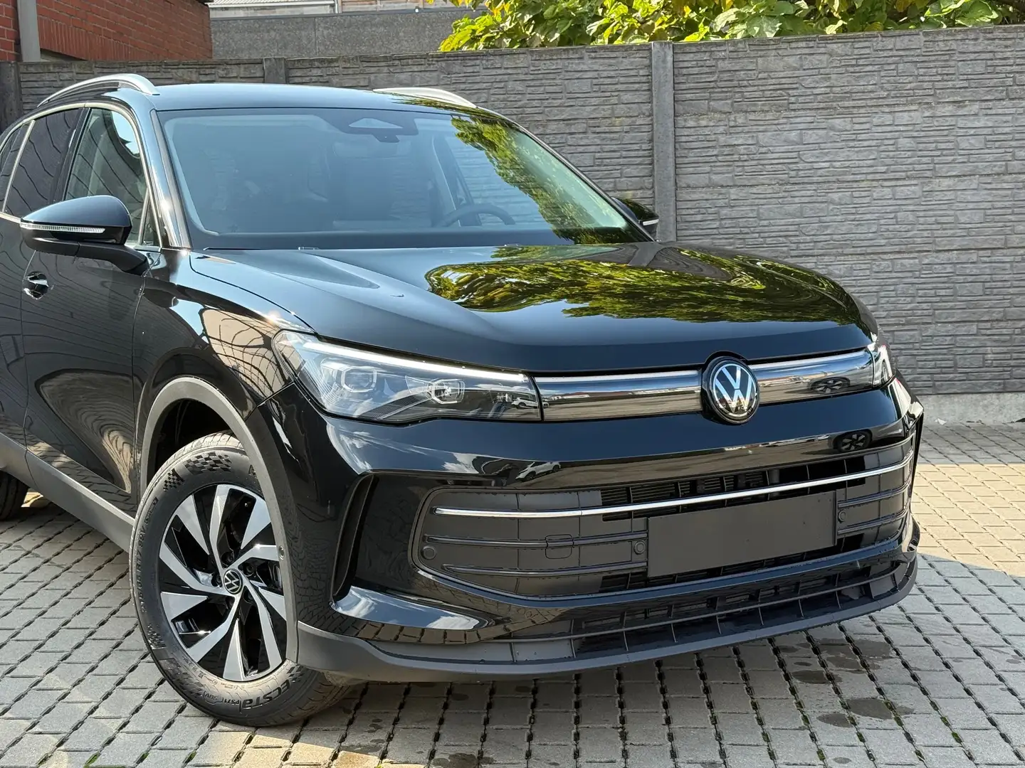 Volkswagen Tiguan 1.5 eTSI DSG Life "Camera/Keyless Entry/ACC" Negro - 2