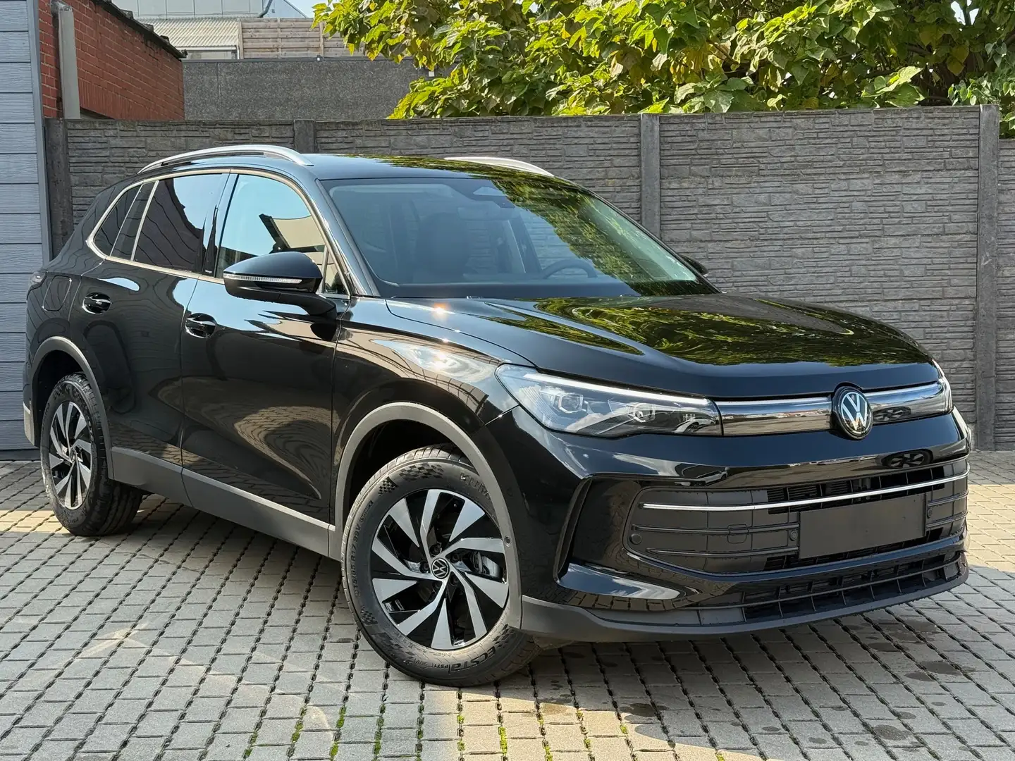 Volkswagen Tiguan 1.5 eTSI DSG Life "Camera/Keyless Entry/ACC" Negro - 1