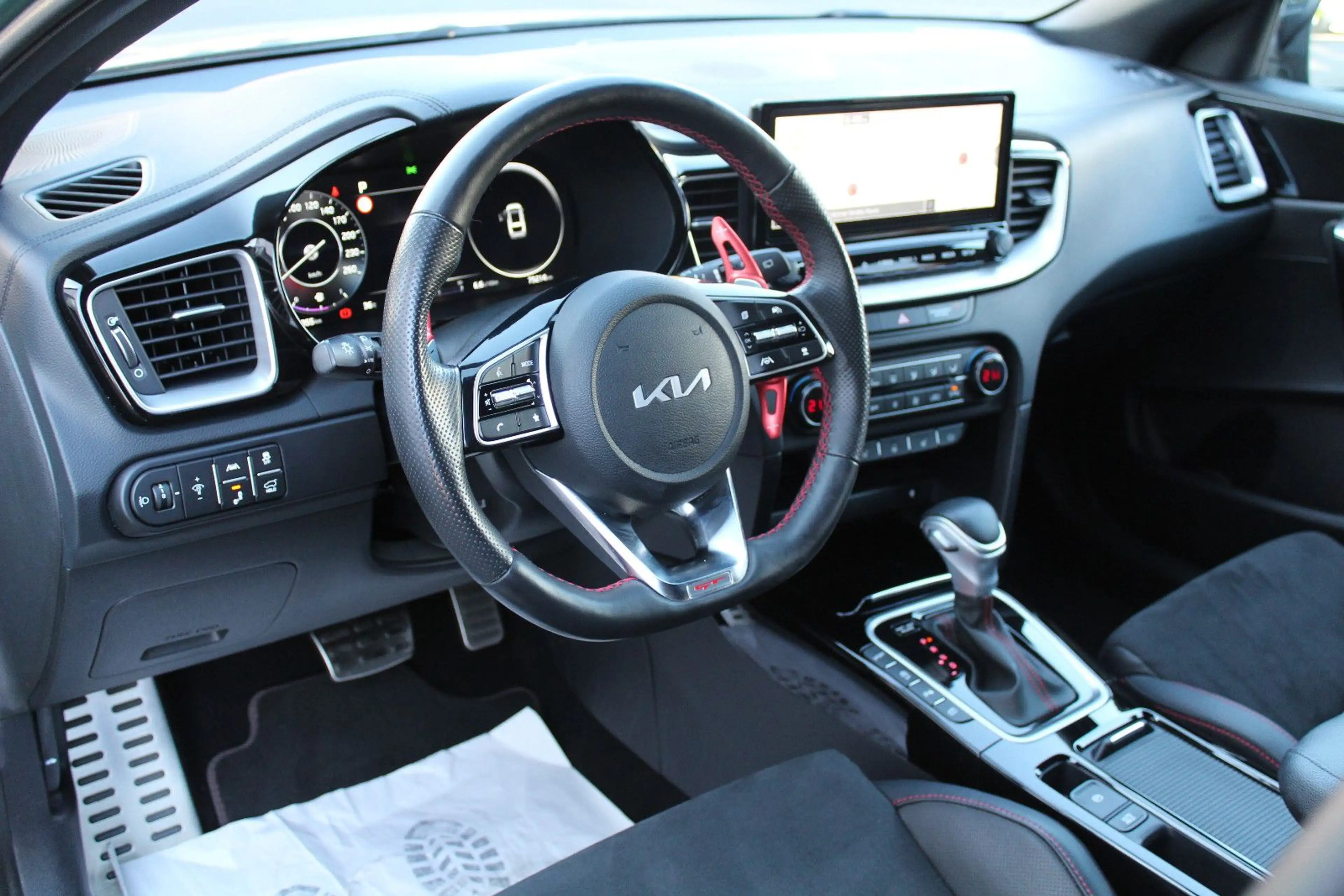 Kia ProCeed / pro_cee'd / ProCeed 1.6 T-GDI DCT GT — photo 13