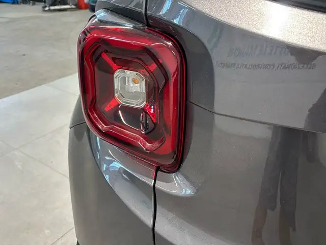 Jeep Renegade view 21