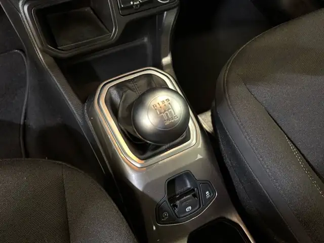 Jeep Renegade view 18