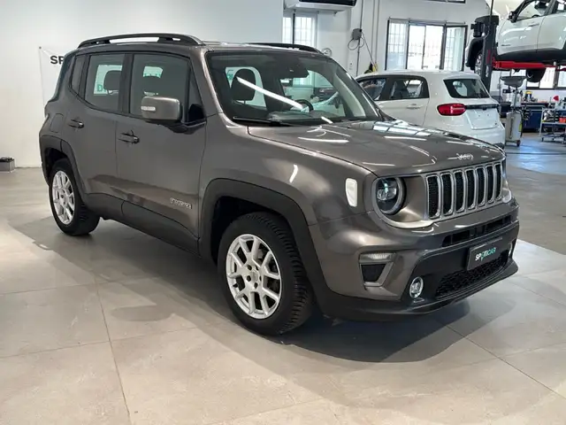 Jeep Renegade view 3