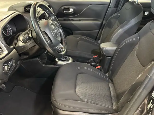 Jeep Renegade view 10