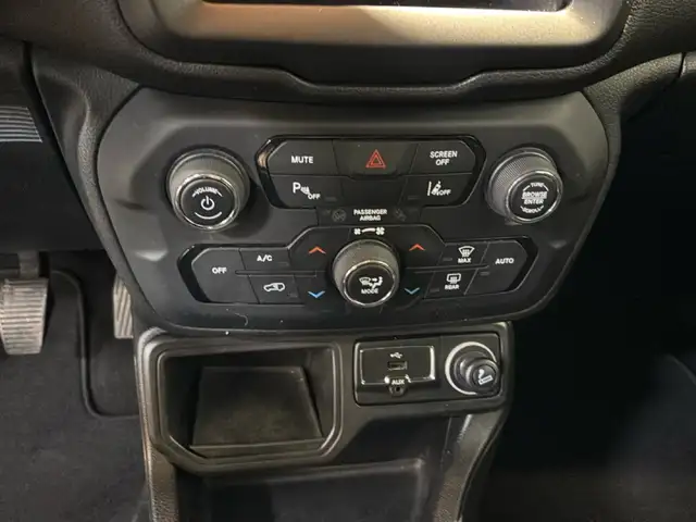 Jeep Renegade view 19
