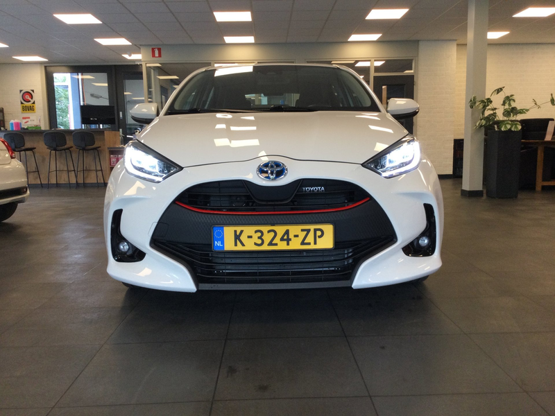 Toyota Yaris 1.5 Hybrid Dynamic CAMERA-CLIMA-LED — photo 18
