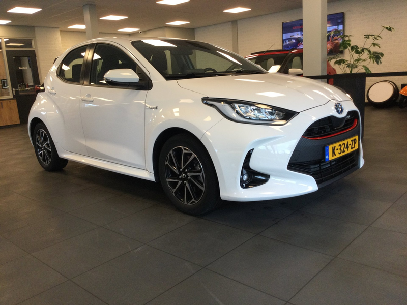 Toyota Yaris 1.5 Hybrid Dynamic CAMERA-CLIMA-LED — photo 2