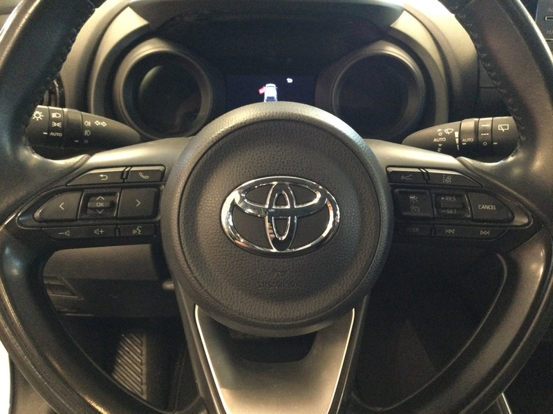Toyota Yaris 1.5 Hybrid Dynamic CAMERA-CLIMA-LED — photo 9