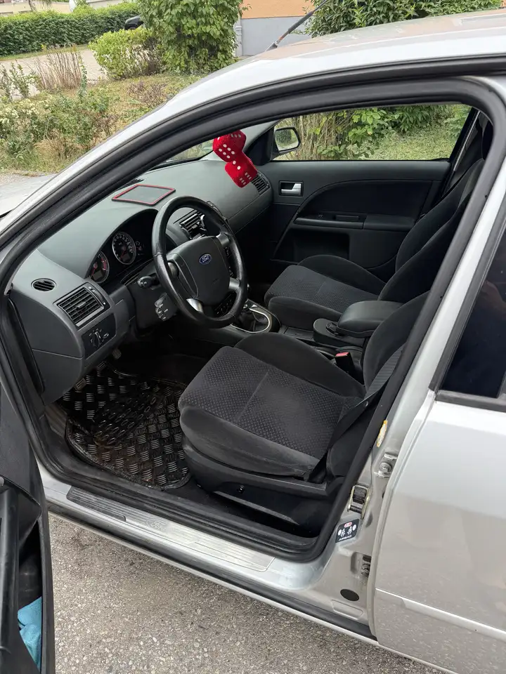 Ford Mondeo 2.0 Ghia, foto 8
