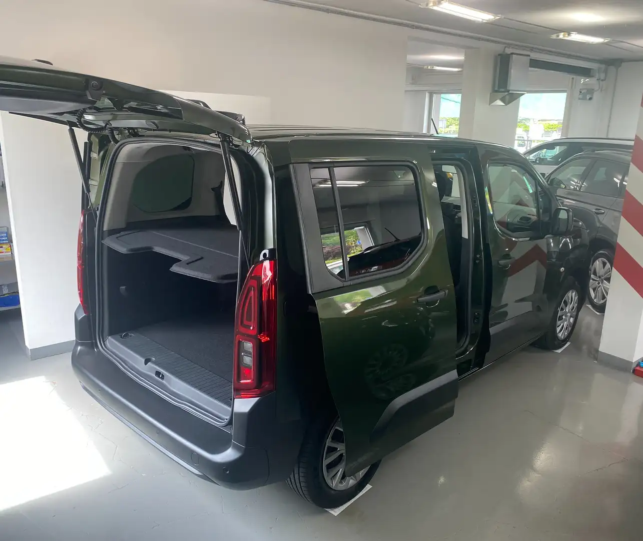 Fiat Doblo Passenger 5 posti 1.5 BlueHdi 130cv Verde - 1