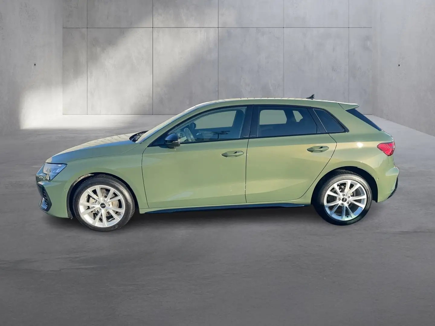Audi A3 30 TDI S line Grün - 2