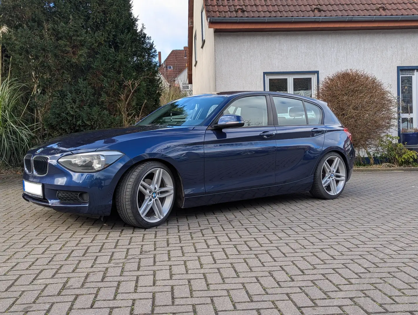 BMW 118 118d Blau - 2