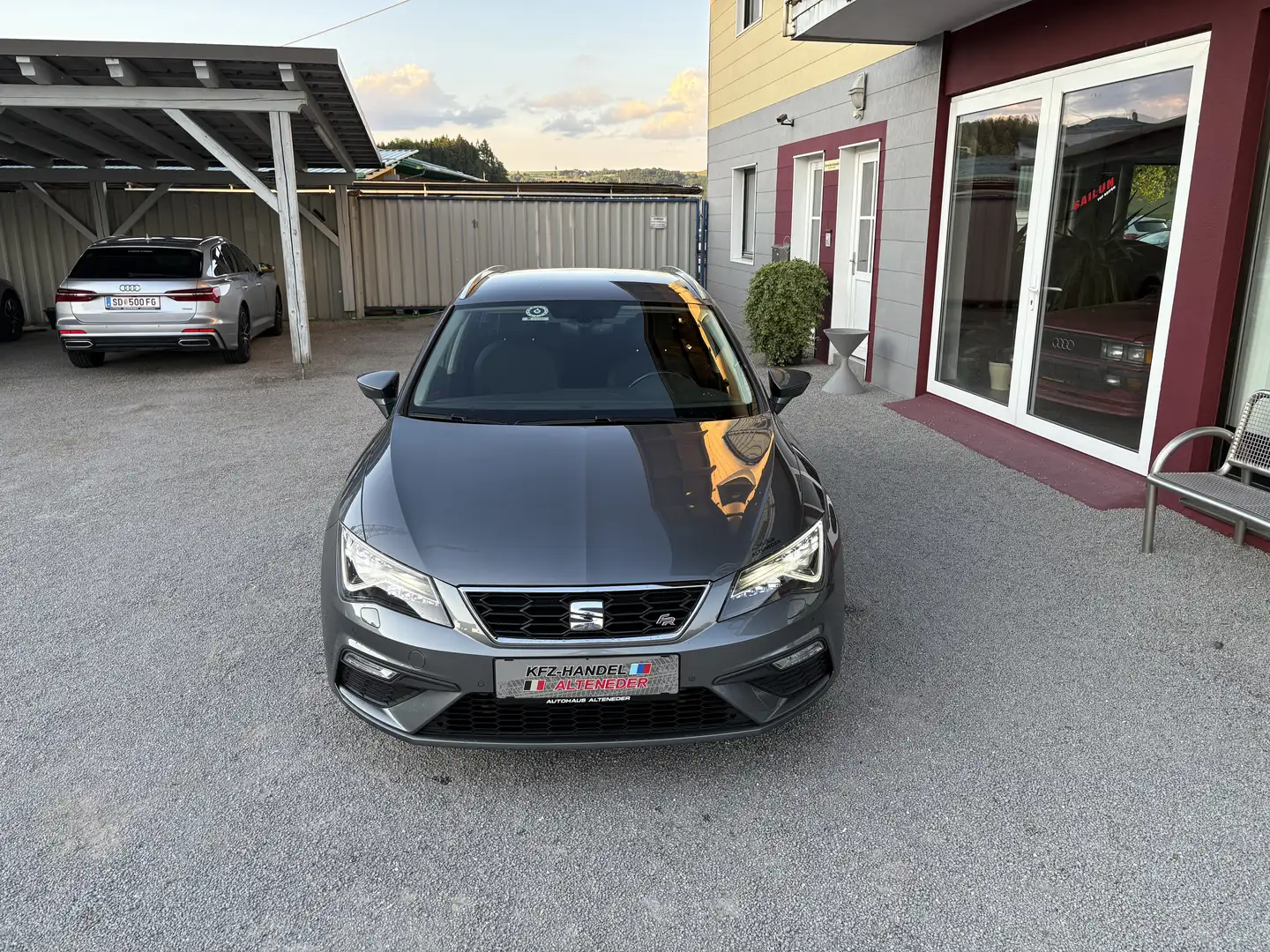 SEAT Leon ST FR 1,4 TSI *1.BESITZ|CARPLAY|NAVI|TEMPOMAT* Gris - 2