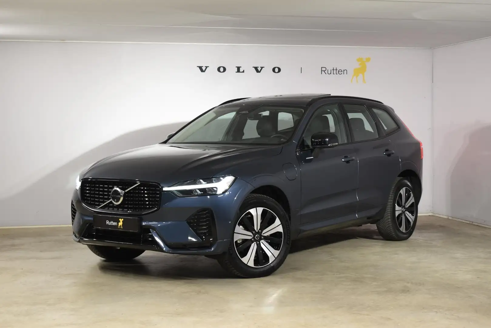 Volvo XC60 T6 350PK Automaat Plug-in Hybrid AWD Plus Dark / A Bleu - 2