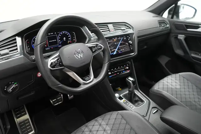 Volkswagen Tiguan view 12