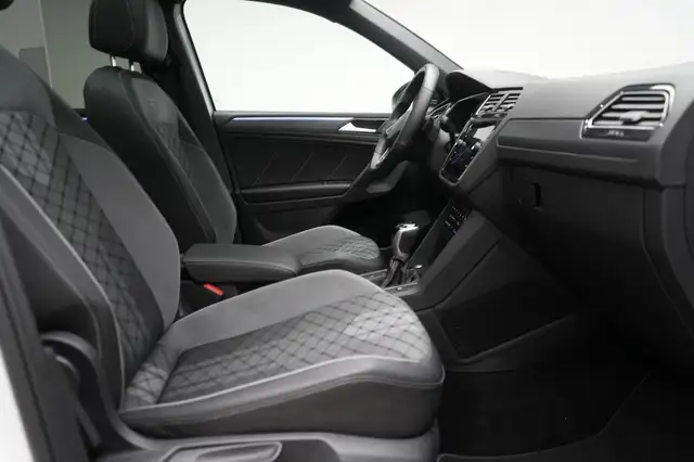 Volkswagen Tiguan view 6