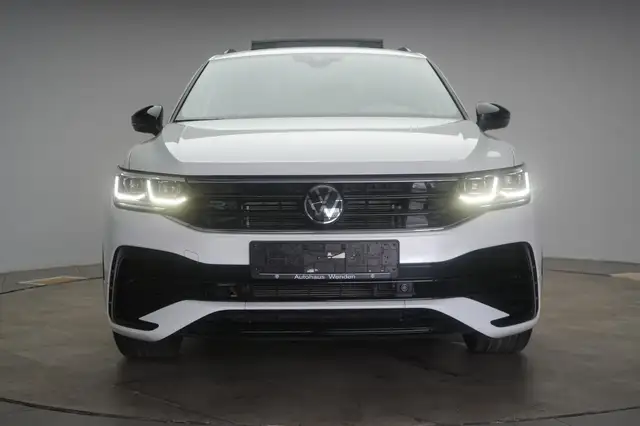 Volkswagen Tiguan view 2