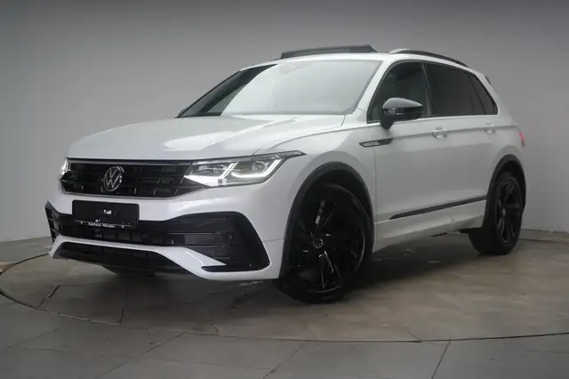 Volkswagen Tiguan view 3