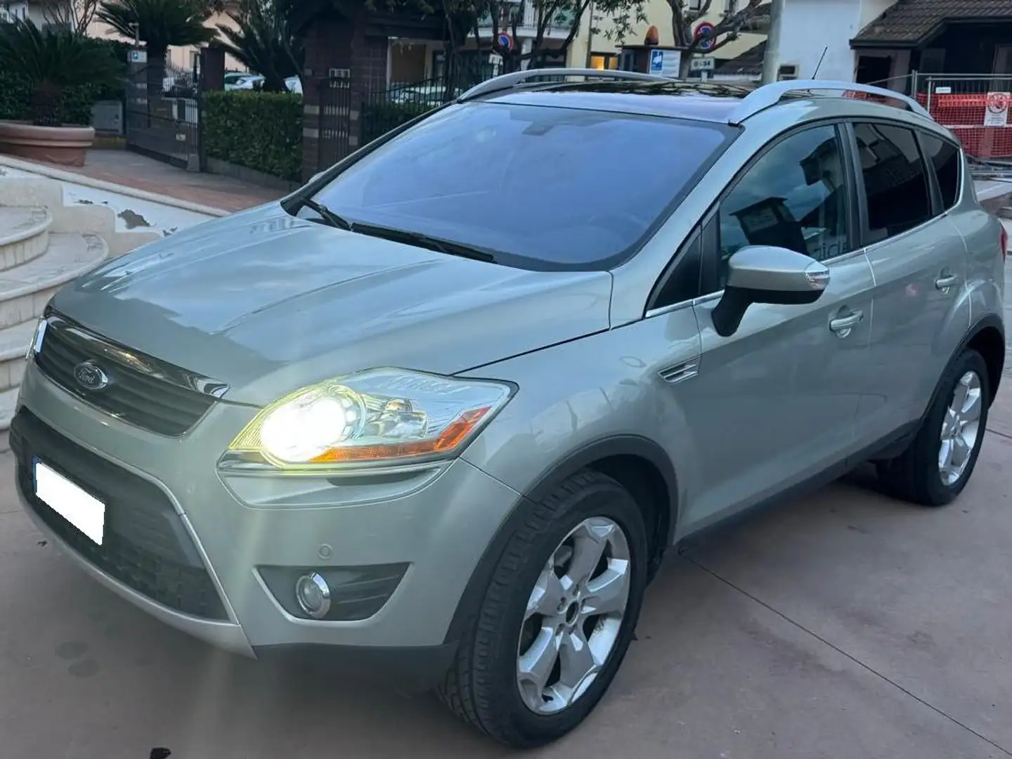 Ford Kuga 2.0 tdci Titanium 4wd 136cv dpf Gris - 1