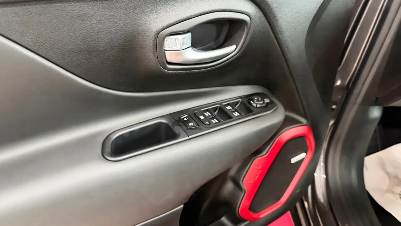 Jeep Renegade Trailhawk Plug-In-Hybrid 4xe, миниатюра 13