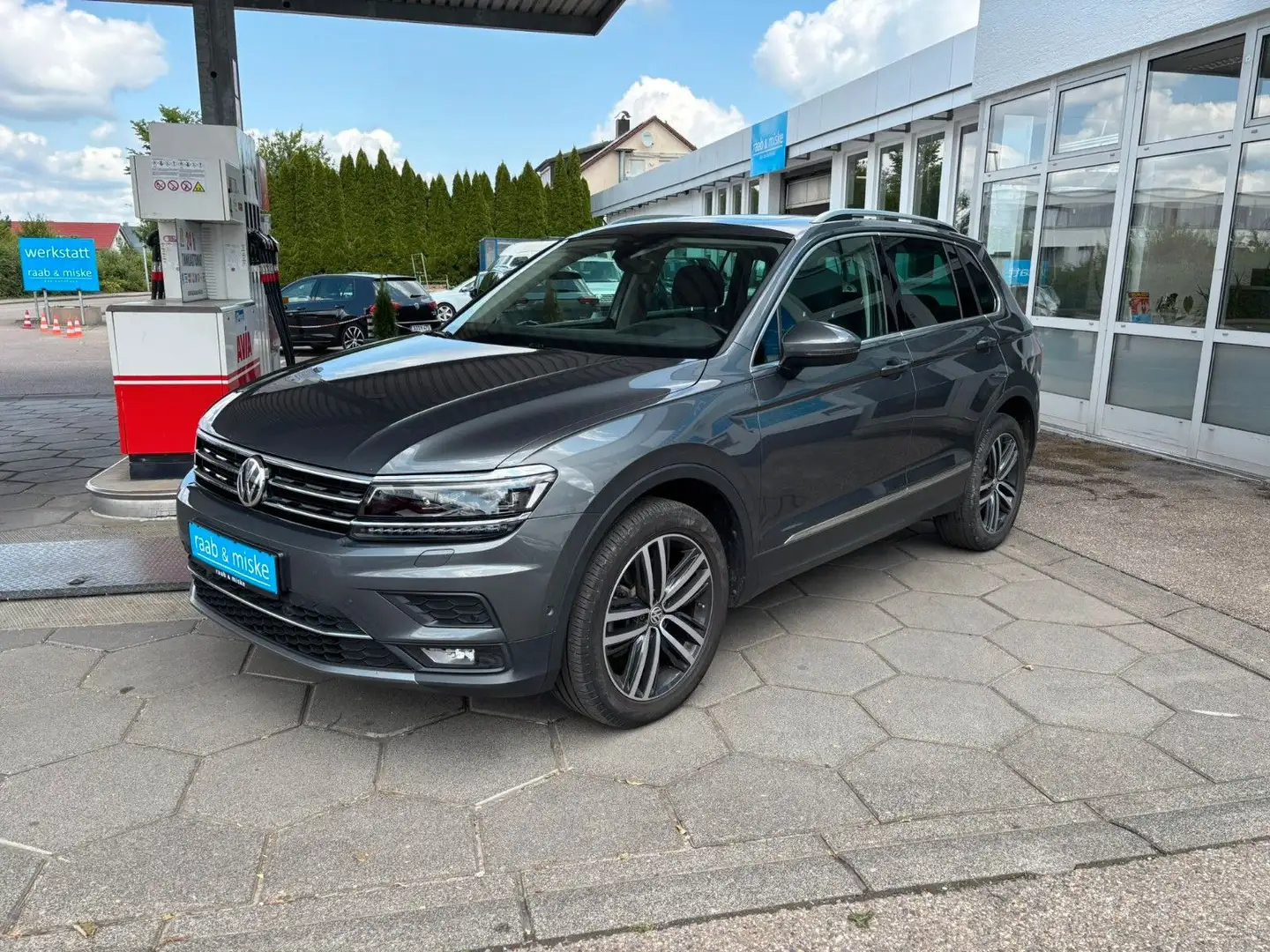 Volkswagen Tiguan Highline 4Motion *Kamera/AHK/StHz/Navi* Grau - 2