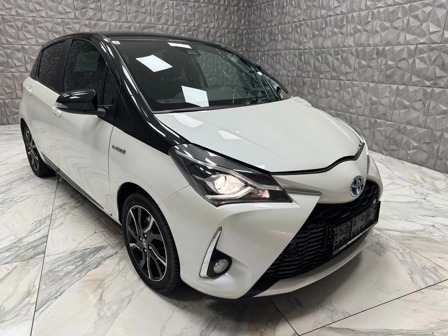 Toyota Yaris Hybrid Comfort - 2