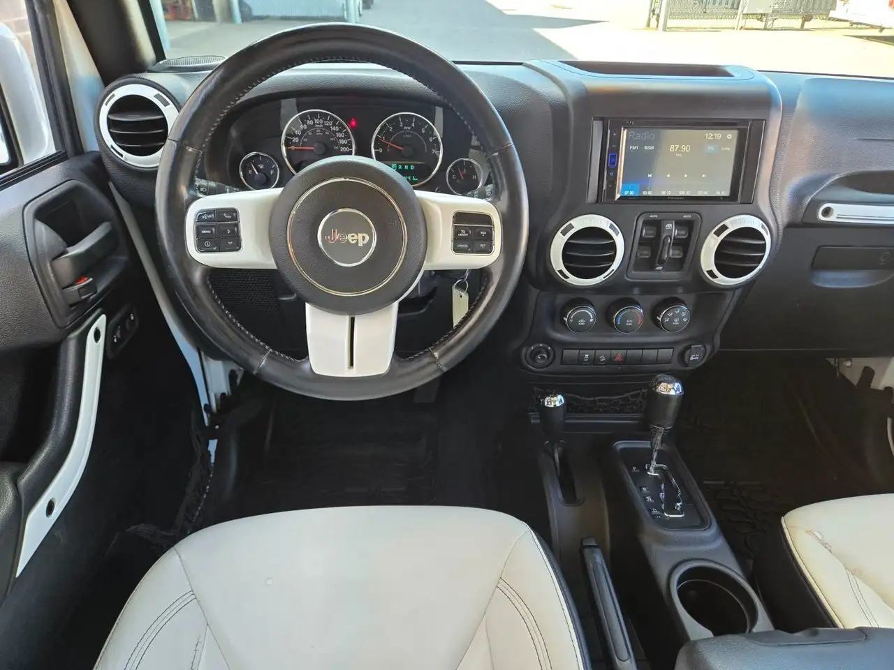 Jeep Wrangler снимка Jeep Wrangler