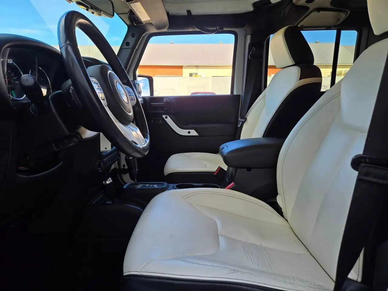 Jeep Wrangler снимка Jeep Wrangler