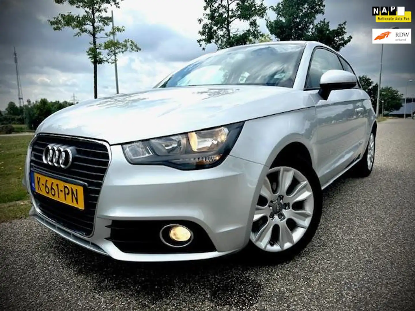 Audi A1 1.2 TFSI Attraction Pro Line, nieuwstaat, airco, n Grijs - 1