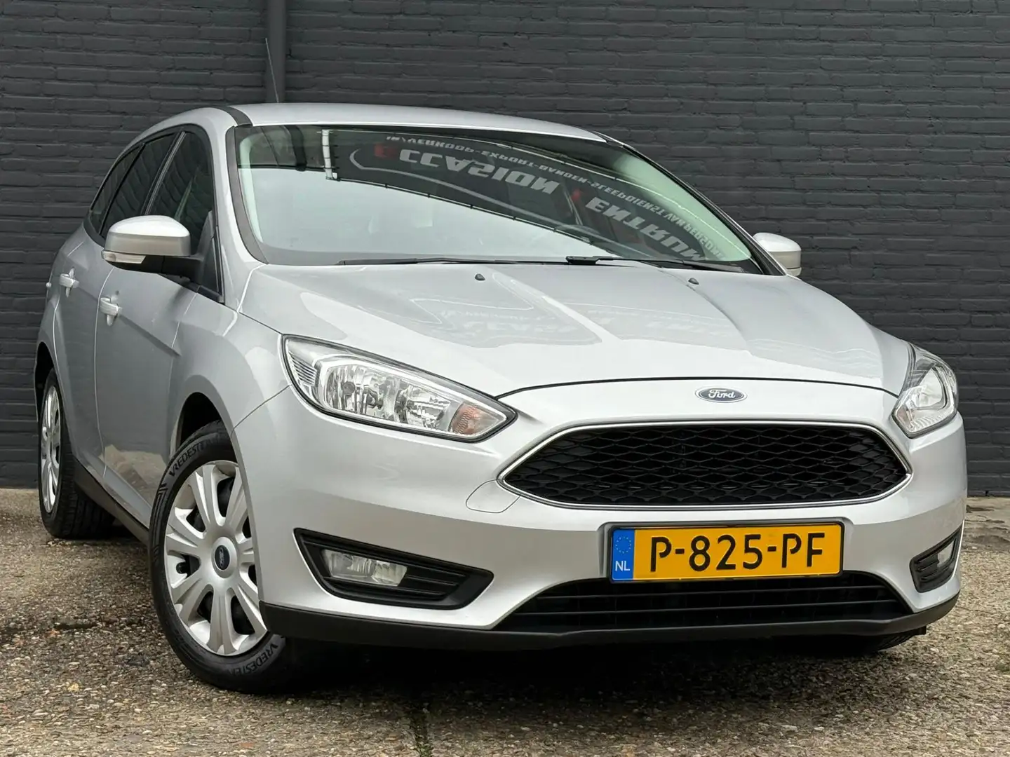 Ford Focus Wagon 1.5 Titanium Edition NAVI | AIRCO | CRUISE | Gris - 2