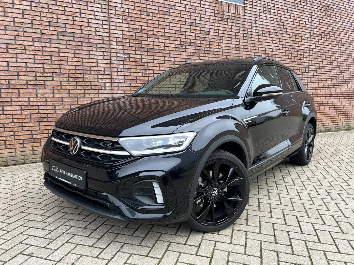 Volkswagen T-Roc 1.5 TSI 3x R-Line Black edition Keyless-IQ lights- Zwart - 1