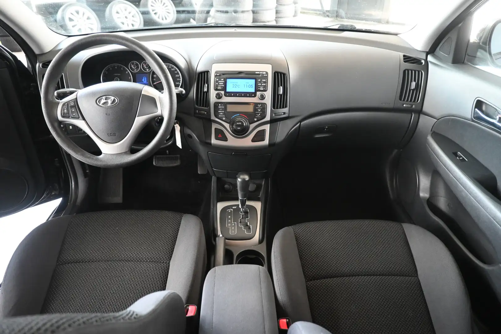 Hyundai i30 CW 1.6i i-Motion Business Automaat Ecc Trekhaak Ri Zwart - 2