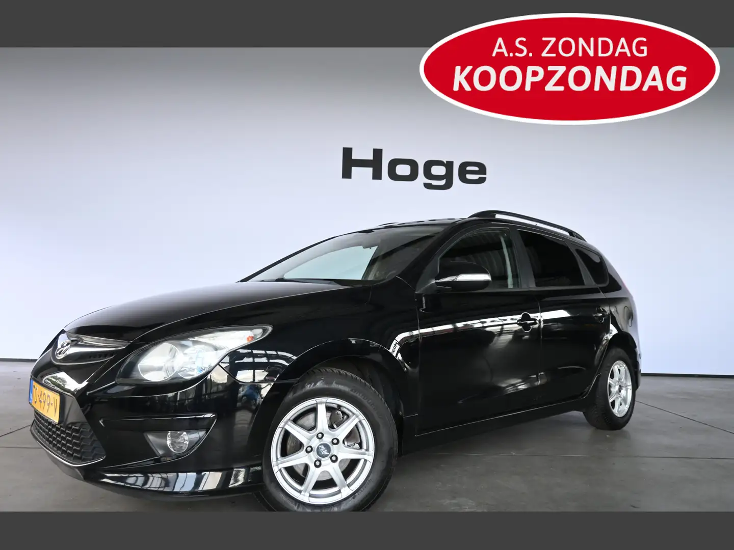 Hyundai i30 CW 1.6i i-Motion Business Automaat Ecc Trekhaak Ri Zwart - 1