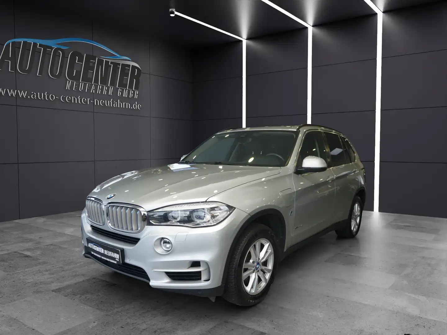 BMW X5 xDrive40e +AHK+4x SITZHEIZ.+NAVI+RÜCKFAHRK. Silber - 1