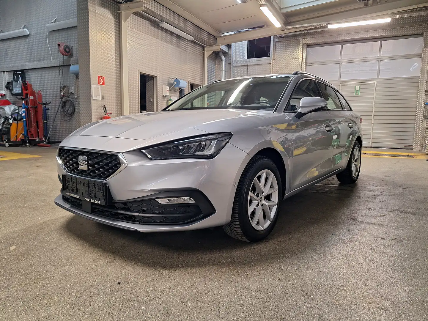 SEAT Leon Leon SP 1,5 TSI ACT Style Style Silber - 1