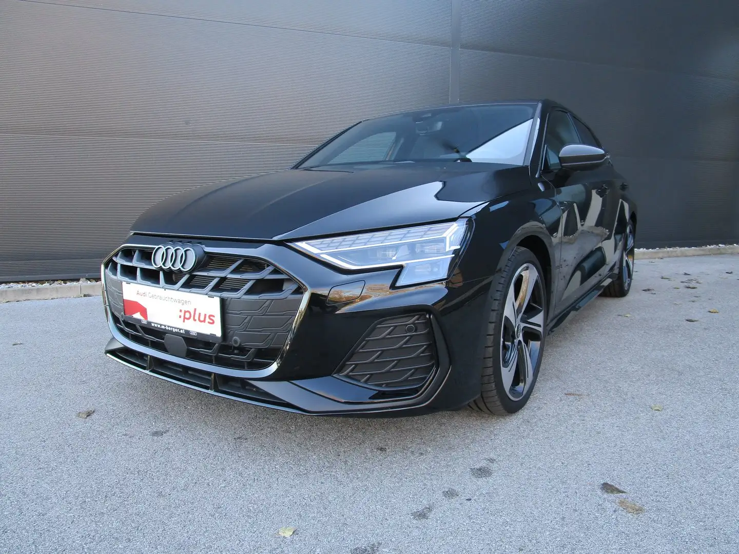 Audi A3 35 TFSI S line Schwarz - 1