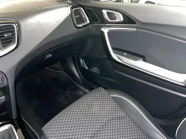 Kia Ceed view 9
