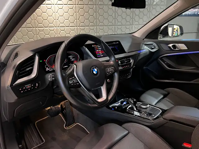 BMW 1 Series view 14