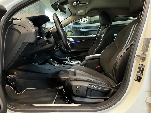 BMW 1 Series view 13