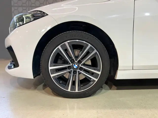 BMW 1 Series view 6