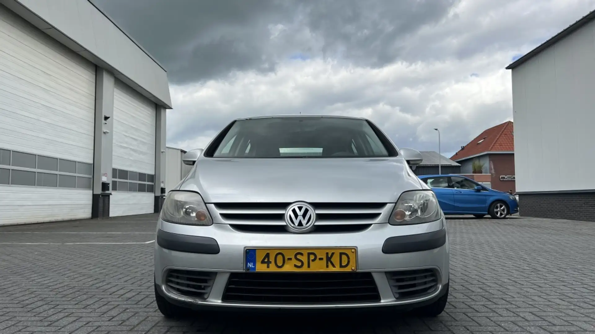 Volkswagen Golf Plus 1.6 FSI Comfortl.Bns Gris - 2