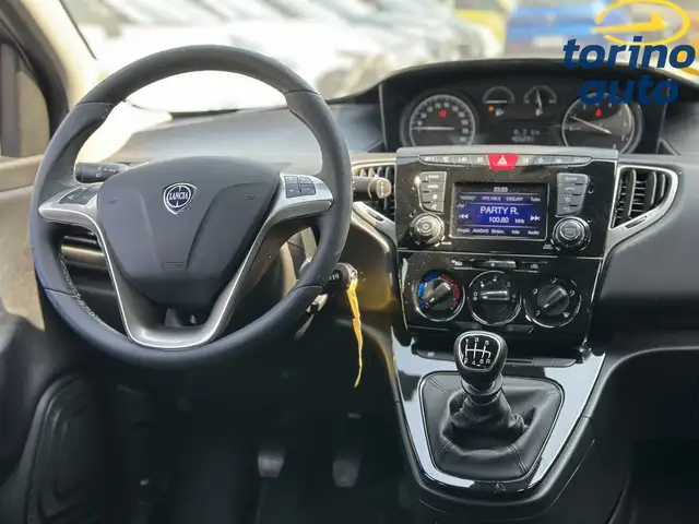 Lancia Ypsilon view 13