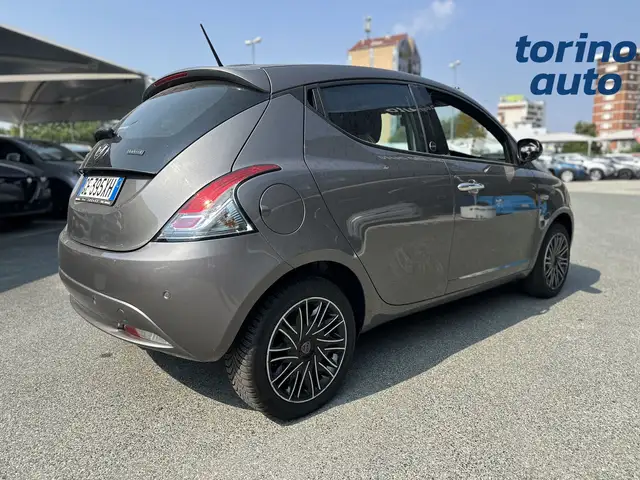 Lancia Ypsilon view 7
