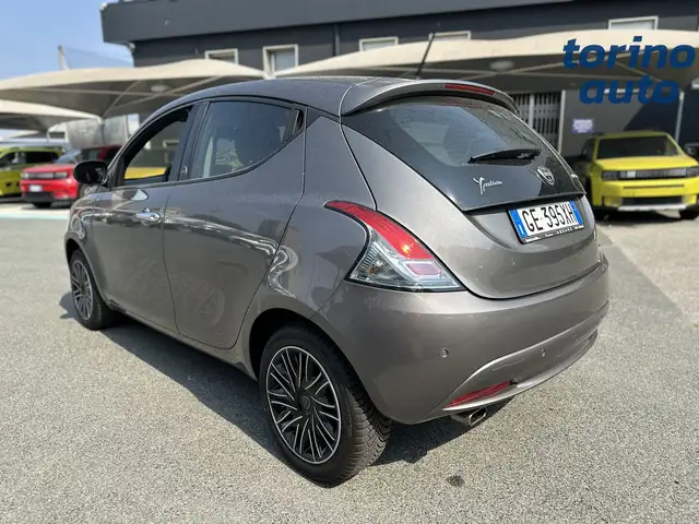 Lancia Ypsilon view 5