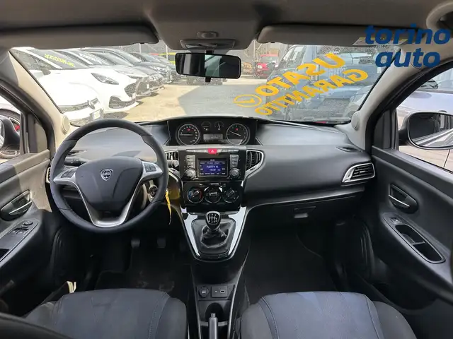 Lancia Ypsilon view 11