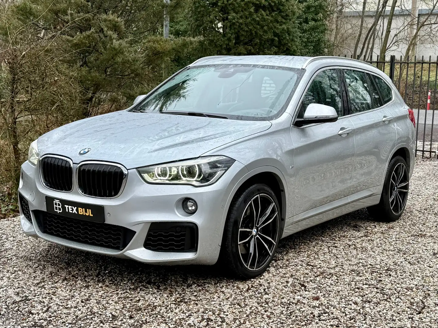 BMW X1 SDrive20i High Executive NAP|HUD|CAM|NAV|Trekh|etc Grau - 2