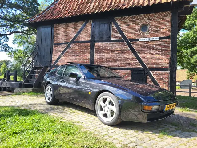 Porsche 944 Type 1 Targa