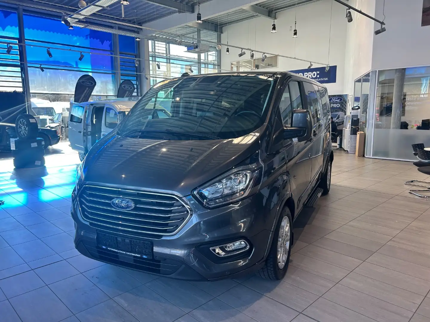 Ford Tourneo Custom Kombi 2.0 TDCi 320 L2 SYNC SHZ PDC Šedá - 2