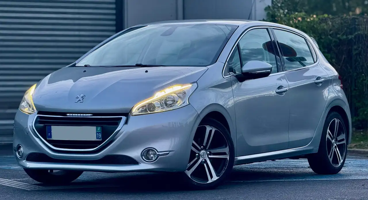 Peugeot 208 208 — photo 2