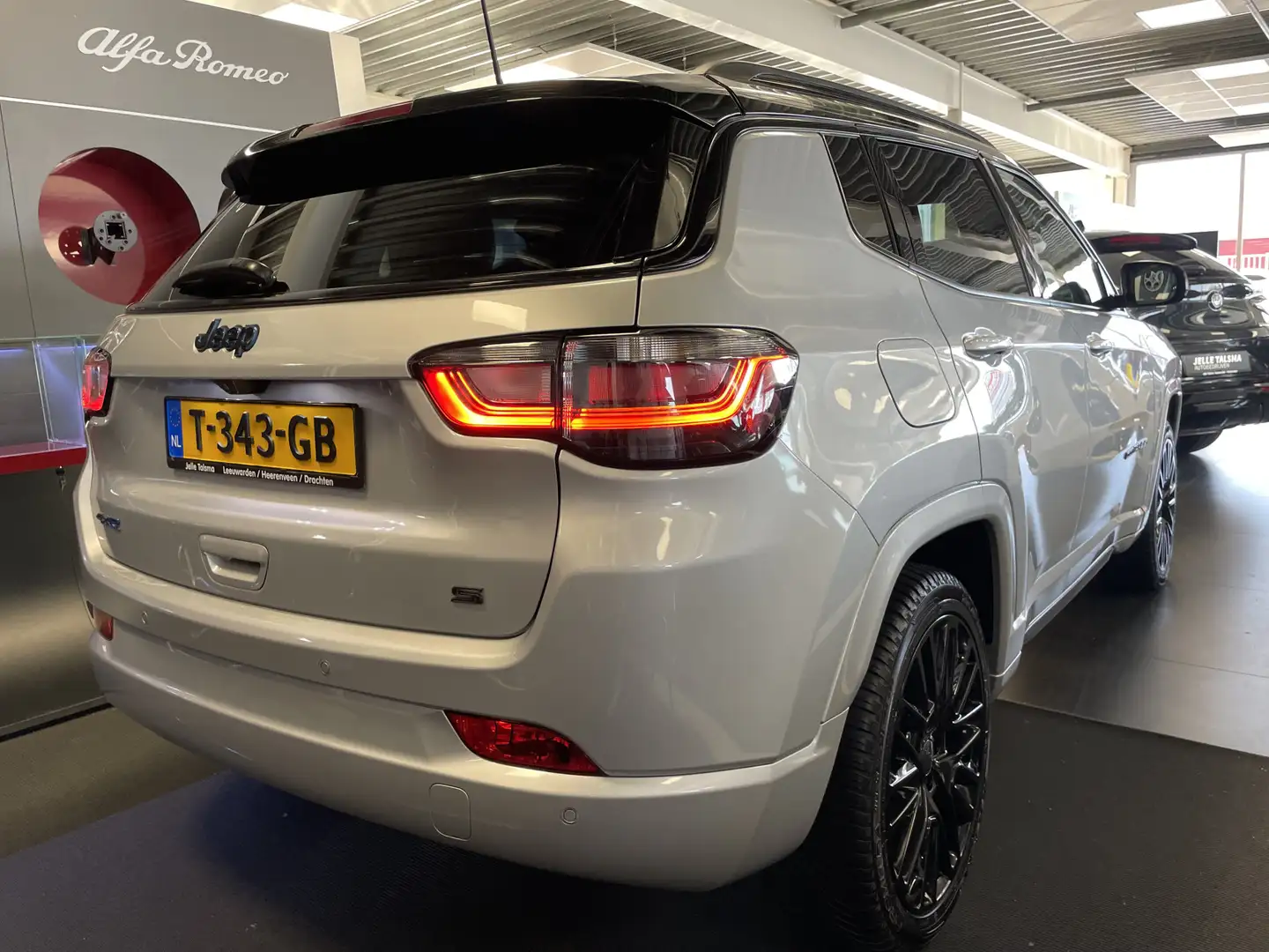 Jeep Compass 4xe 240 Plug-in Hybrid Electric S 19" velgen | Tre Grau - 2