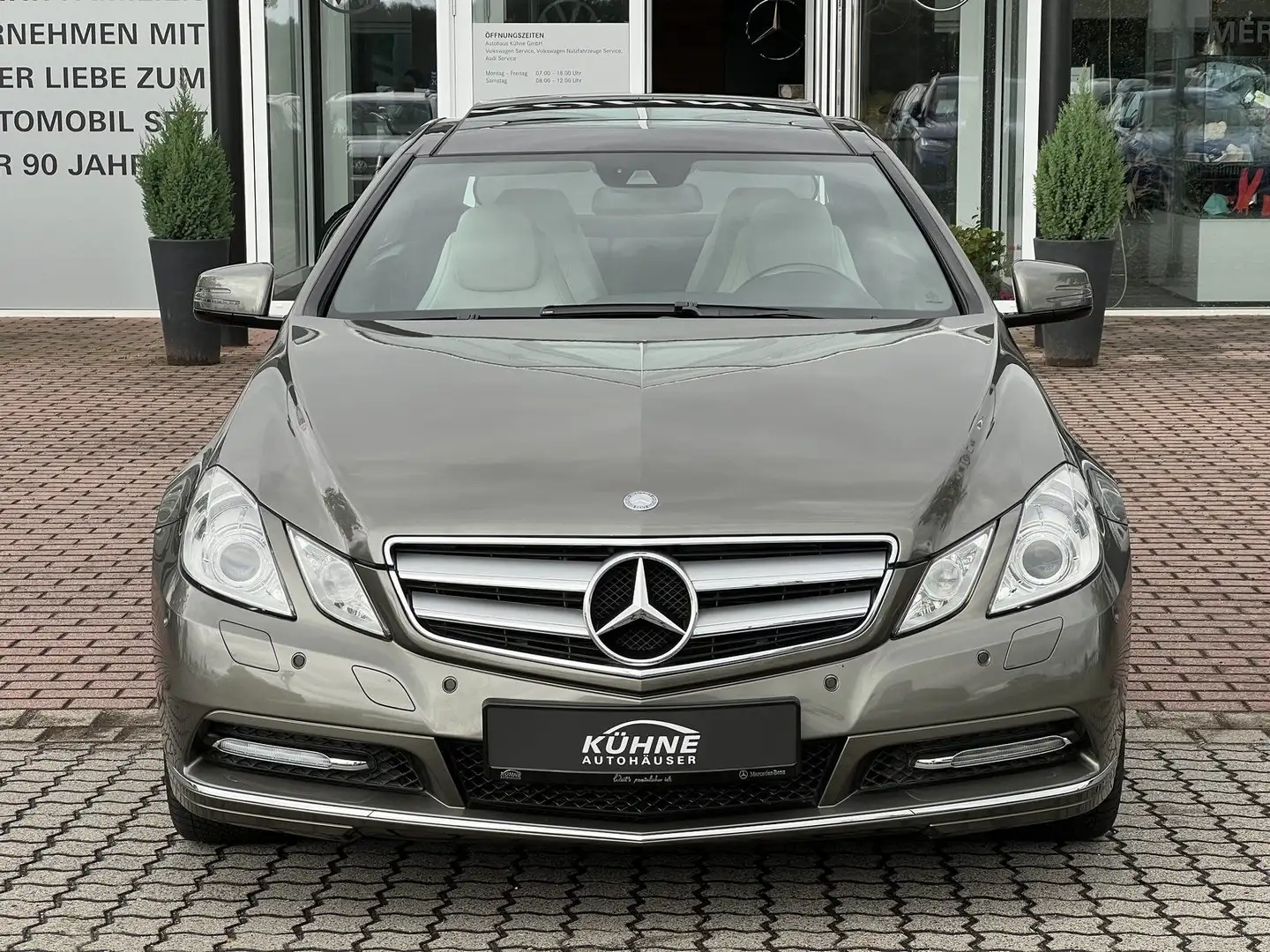 Mercedes-Benz E 250 Coupe Avant. 7G+Pano+ILS+TOP ZUSTAND !!! Gri - 2
